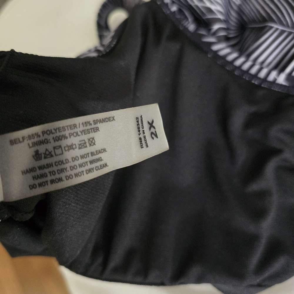 Nicole Miller Women’s Black Gray Palm Print One Piece Swimsuit 2X NWT - Picture 7 of 7